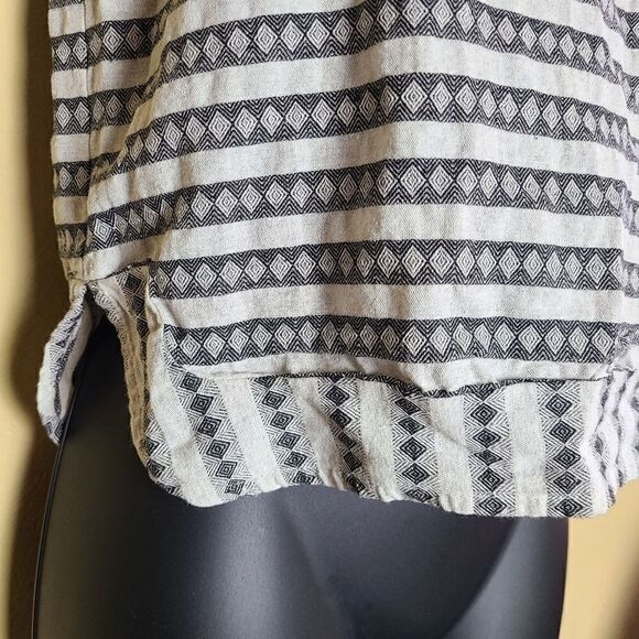 Monteau Sleeveless Diamond Print Top - Picture 4 of 8